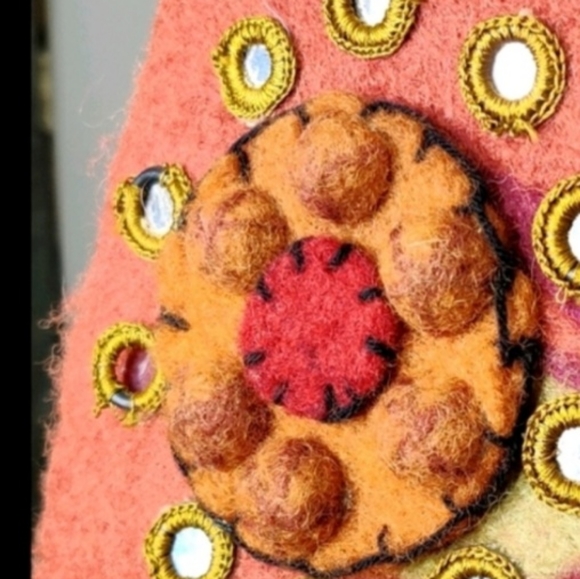 Nepalese Wool Felted Shoulder Bag - Picture 9 of 11